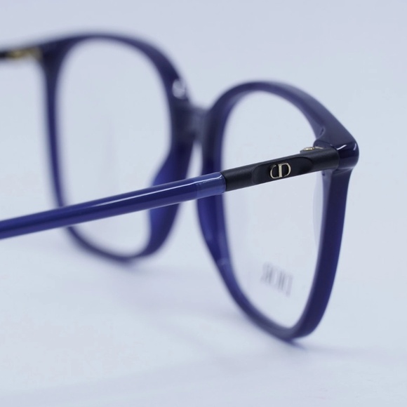 I bought it poshmark and it doesn't fit me - Picture 6 of 7